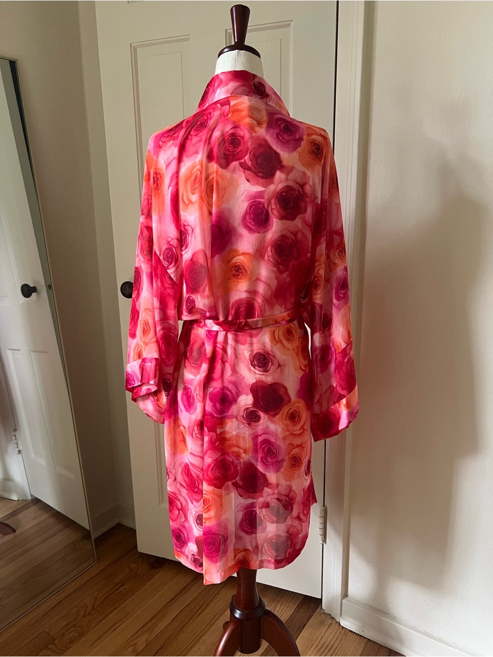 Stunning Floral Robe - Picture 3 of 4